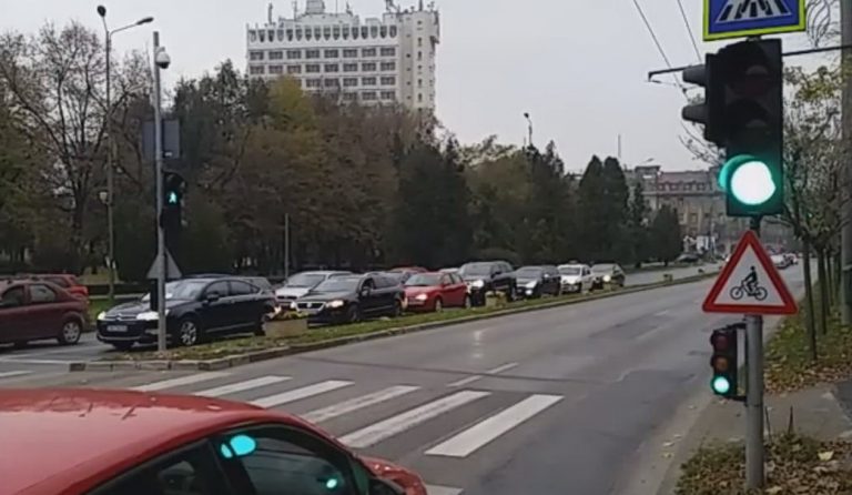 Un exemplu de semafor „inteligent” la Timişoara! VIDEO