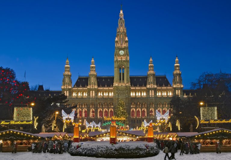 S-a deschis Târgul de Crăciun de la Viena. Ce pot vedea bănățenii care merg acolo. FOTO