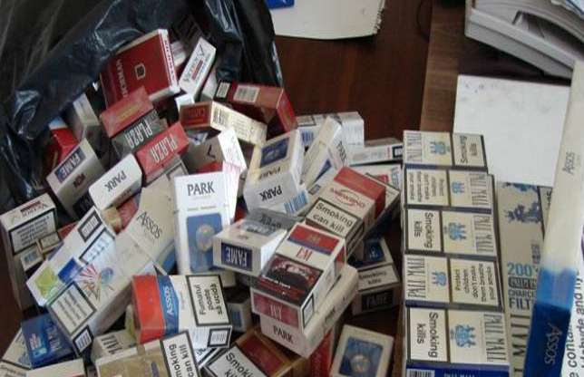 Contrabanda cu ţigări continuă la „foc mocnit” în Timiş, în ciuda strategiilor de combatere a traficului ilegal puse la punct de autorităţile vamale din România şi Serbia