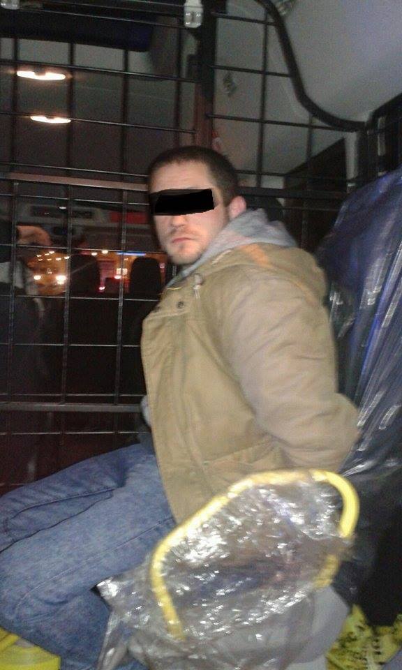 Tânăr tâlhărit de trei persoane fără adăpost pentru un telefon și 400 de lei