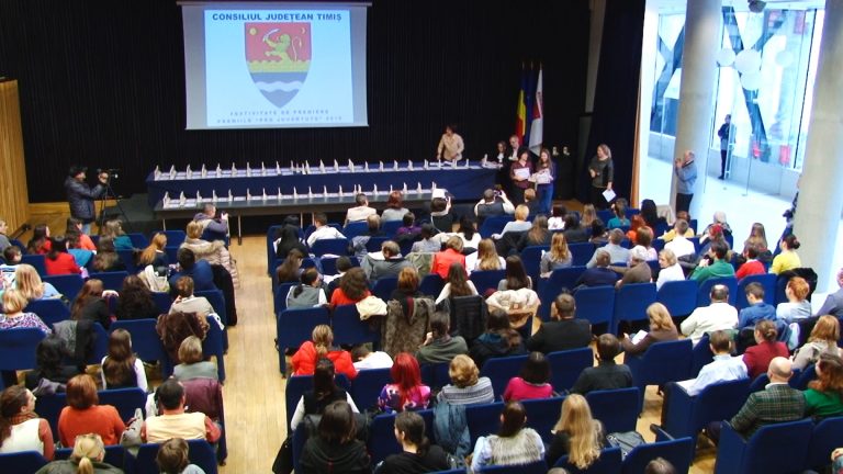 Elevi și profesori din Timișoara, premiați cu un sfert de miliard de lei, pentru merite deosebite! VIDEO