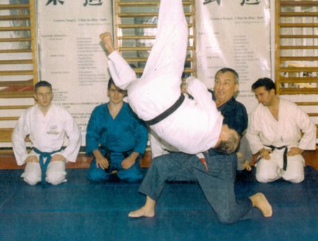 Un maestru în arte marţiale din Timişoara protestează împotriva comerţului cu titluri din sport! „Gradele în jiu-jitsu şi judo au devenit o marfă, pot fi cumpărate de oricine!”