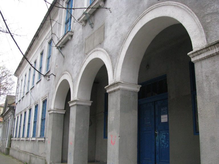 În ciuda lui Robu, rămânem cu paragina aflată la doi pași de Primăria Timișoara!