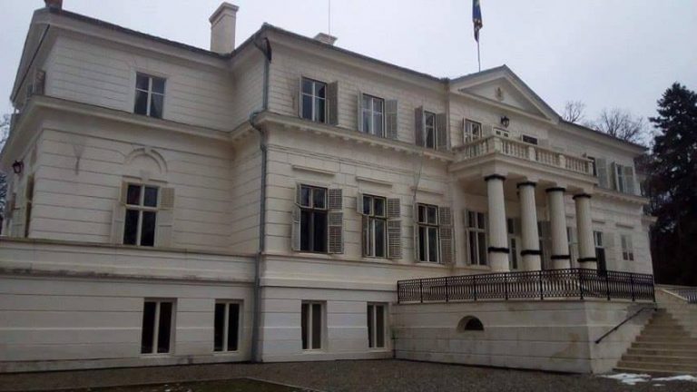 Răsună clopotele la Săvârșin în memoria Regelui Mihai