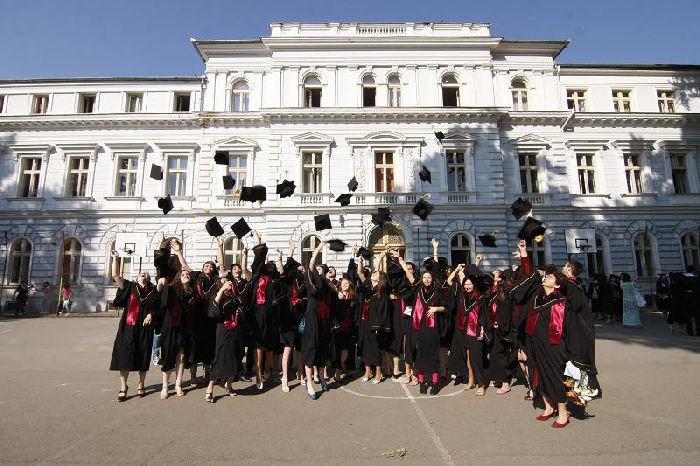SECRETUL reuşitei liceului din care 99% din absolvenţi ajung la facultate. Şi nu numai în ţară! VIDEO