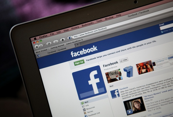 Facebook combate mesajele ofensatoare cu inteligența artificială