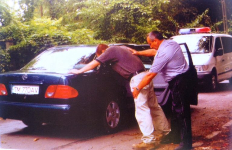 Cine fură la greu gradele și în ce domeniu vital pentru orice societate?