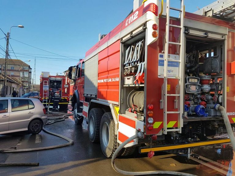 Un incendiu devastator a oprit circulația într-un mare oraș din vestul țării! Pompierii intervin!