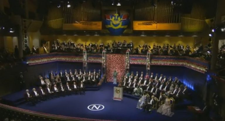 Ceremonie fastuoasă în Suedia! Premiile Nobel, înmânate de regele Carl al XVI-lea Gustaf. Bob Dylan nu s-a prezentat