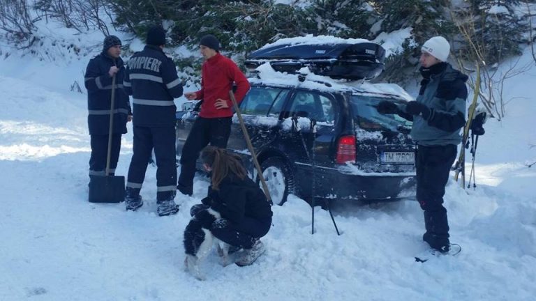 Operaţiune de salvare de 10 ore între nămeţi