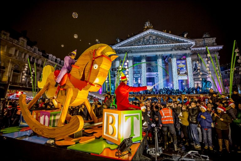 La Târgul de Crăciun de la Bruxelles vin expozanţi din toată Europa. FOTO