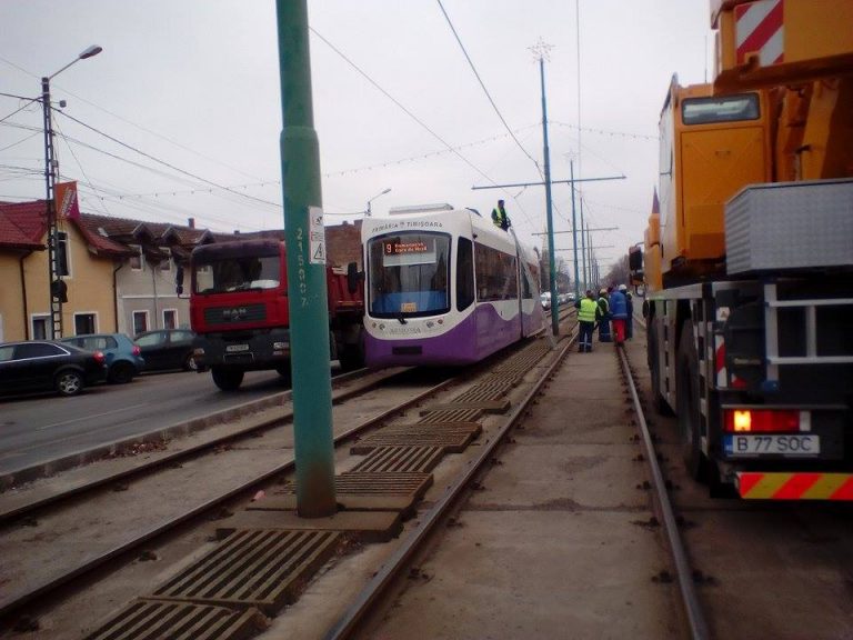 Încă un tramvai modernizat a rămas îngheţat pe şine, la Timişoara