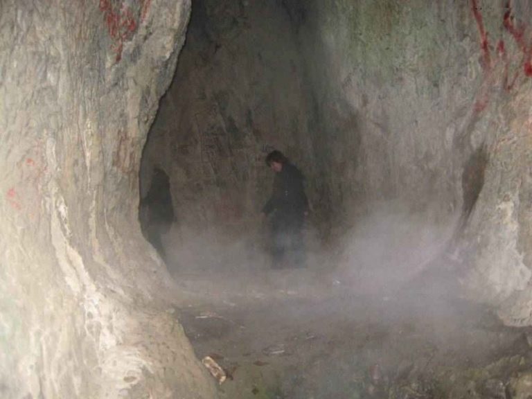 Dublă tragedie la Băile Herculane: doi topografi morți în Grota cu aburi