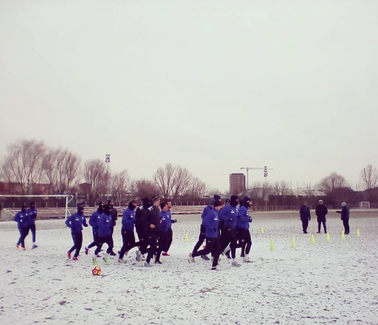 Poli își încarcă bateriile în Poiană cu lotul subțiat