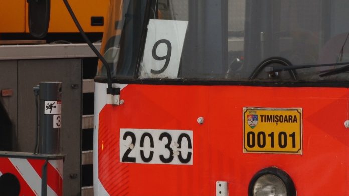 Tramvai deraiat pe strada Gării din Timișoara.Still016