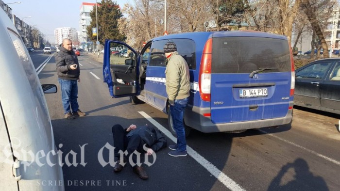 Un pieton care traversa neregulamentar strada, accidentat grav de un autoturism