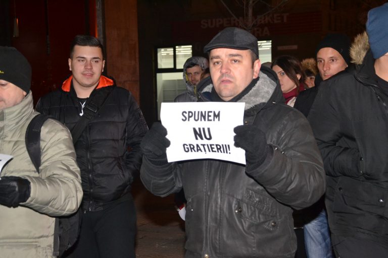 Sute de nemulțumiți au protestat în centrul orașului-VIDEO