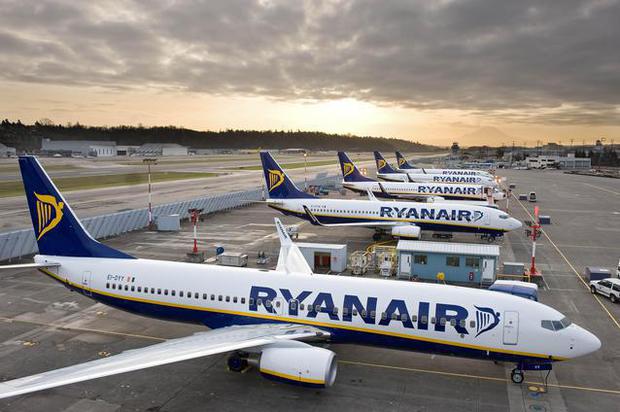 Ryanair face angajări în România. Când pot merge bănățenii la interviuri