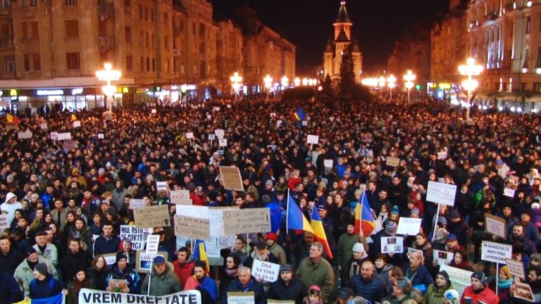 Încep demisiile ca urmare a adoptării ordonanţelor de guvern. Un deputat de Timiş protestează!