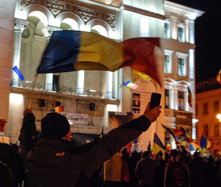 Ca-n ’90! Noua Proclamație de la Timișoara, la pachet, cu noul imn al golanilor VIDEO