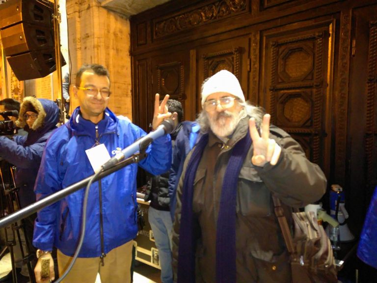 Autorul Imnului Revoluției din decembrie 1989, de la Timișoara, altături de protestatarii din Piața Operei VIDEO