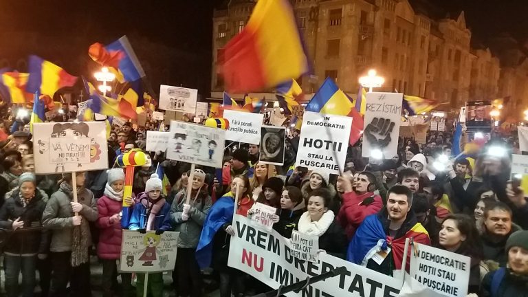 Inițiativa Timișoara ”îi ia fața” președintelui Iohannis și organizează un Referendum Anticorupție în piață! VIDEO