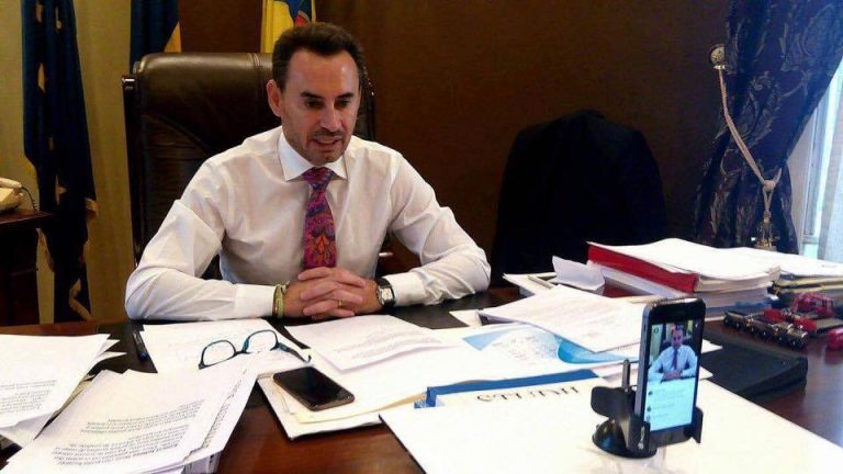 Primarul Aradului, Gheorghe Falcă, conflict de interese