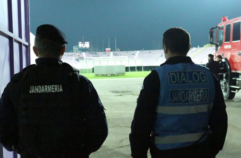 Zeci de jandarmi, poliţişti şi poliţişti locali la meciul ACS Poli Timişoara – CSM Politehnica Iaşi