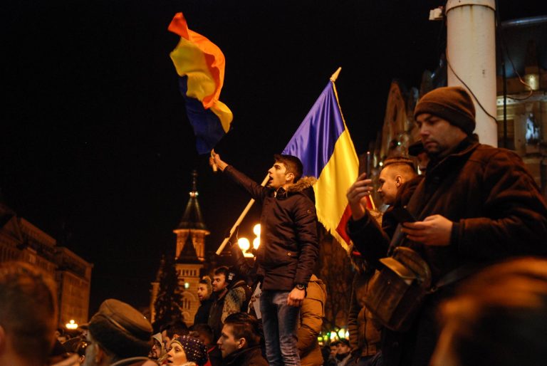 Imnul României, șlagărul protestatarilor de la Timișoara VIDEO
