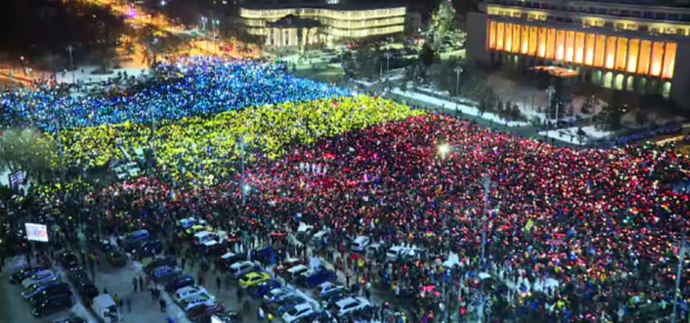 Operaţiunea Tricolorul, un spectacol uluitor oferit de protestatari! VIDEO