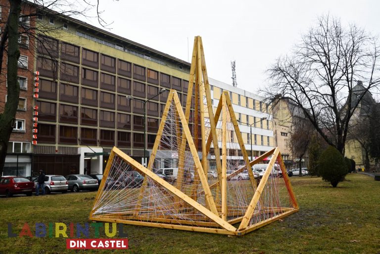 Instalație record în parcul castelului Huniade