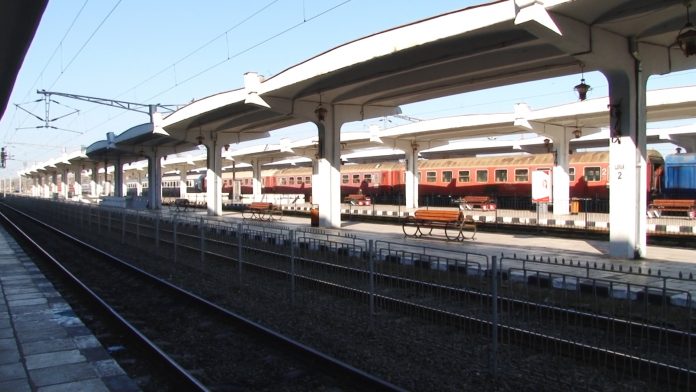 CFR e în grevă, ministrul Transporturilor promite creşteri salariale.Still021