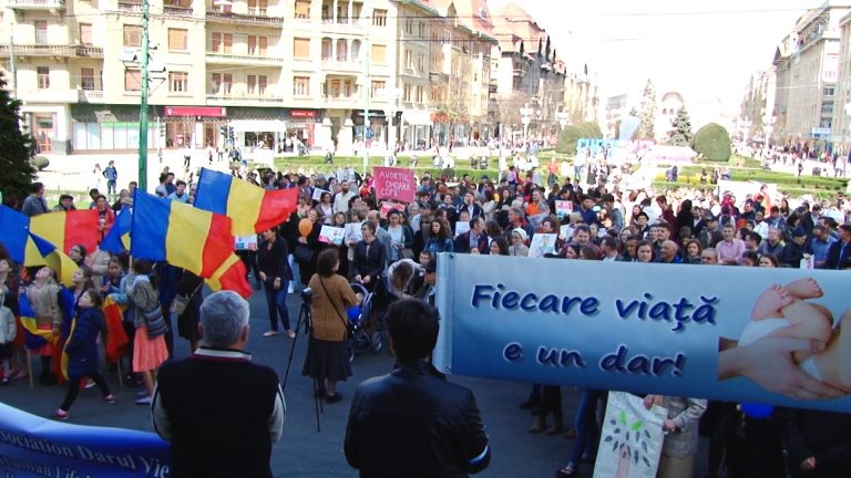 „Marşul pentru viaţă”atrage atenţia: numărul avorturilor a depăşit populaţia României! VIDEO