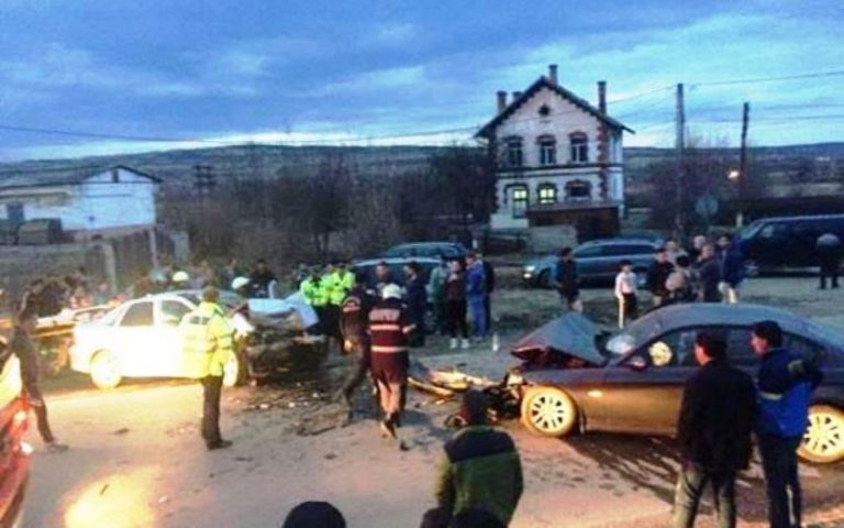 Dramă cumplită în vestul ţării! O tânără însărcinată şi o fetiţă de doi ani au murit într-un accident provocat de un şofer beat