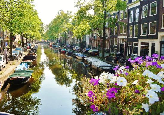 Amsterdam – unde trecutul se întâlnește cu viitorul (P)