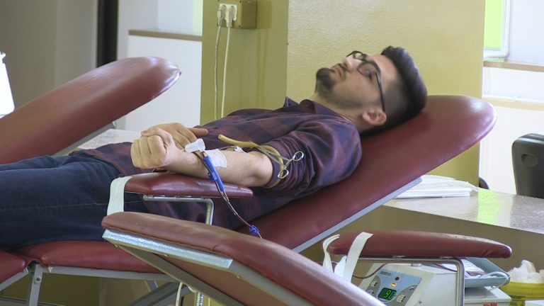 Asociaţia studenţească AMiCUS Timişoara şi Centrul Regional de Transfuzie Sangvină Timişoara a demarat campania de promovare a donării de sânge “Picătură de viaţă” FOTO-VIDEO