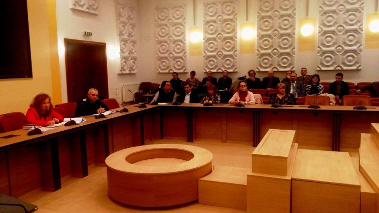 Apa murdară de la robinetele caransebeșenilor aprinde spiritele. Primarul Borcean face declarații buclucașe, să nu spunem iresponsabile