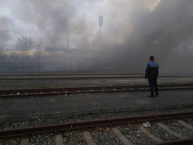 Incendiu la Gara de Nord din Timişoara. Mai multe vagoane de călători cuprinse de flăcări-VIDEO