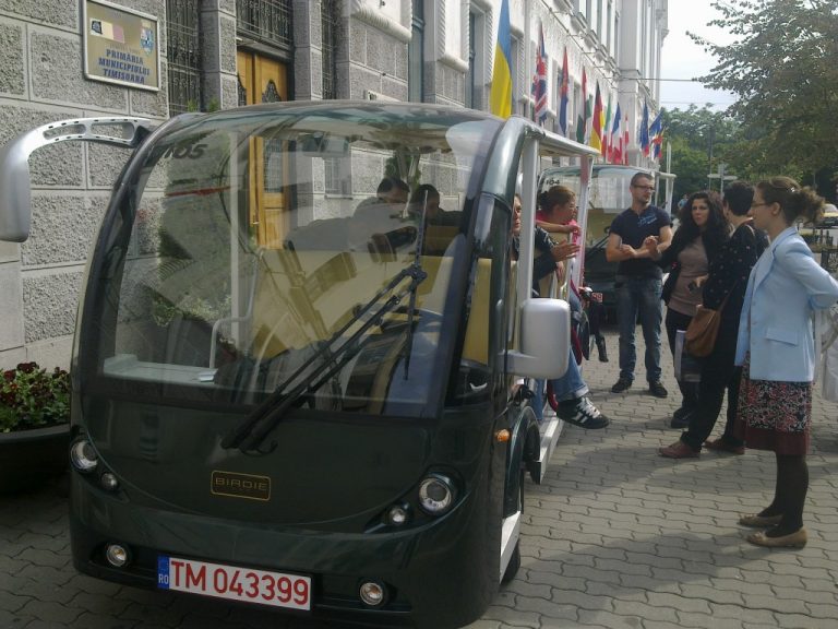 Avem microbuze electrice ca să plimbăm turiştii… pe jos!