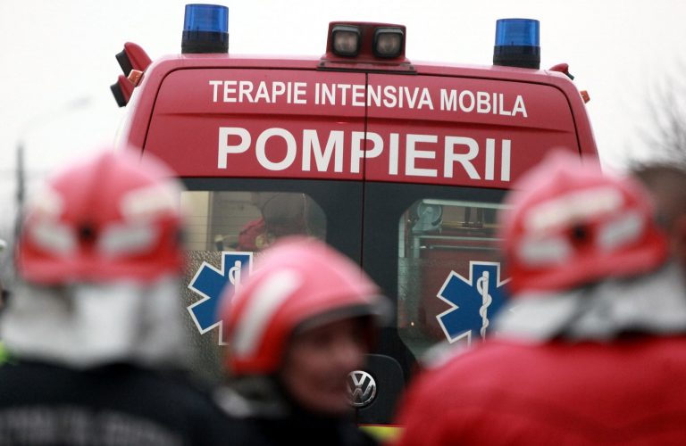 Incident extrem de grav în România, o mașină a intrat într-un grup de persoane! Plan ROȘU de intervenție!