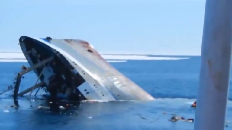 Imagini cu nava rusească care s-a scufundat după coliziunea cu vasul Yousarzif-H din Togo-VIDEO