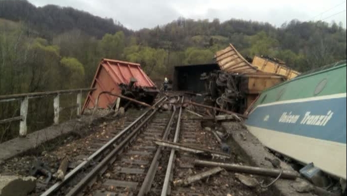 Aprovizionarea celei mai mari termocentrale din vestul țării blocată de accidentul feroviar de lângă Petroșani