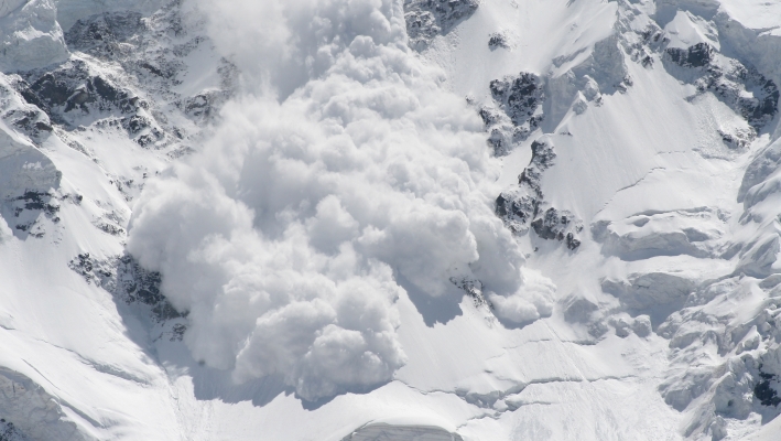 (VIDEO)Un schior a provocat o avalanşă în Munţii Bucegi!