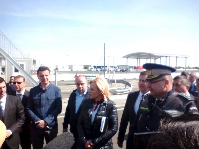 Ministrul de Interne, Carmen Dan, la Nădlac. Șoferii de TIR i-au ”pârât” pe vameșii unguri!