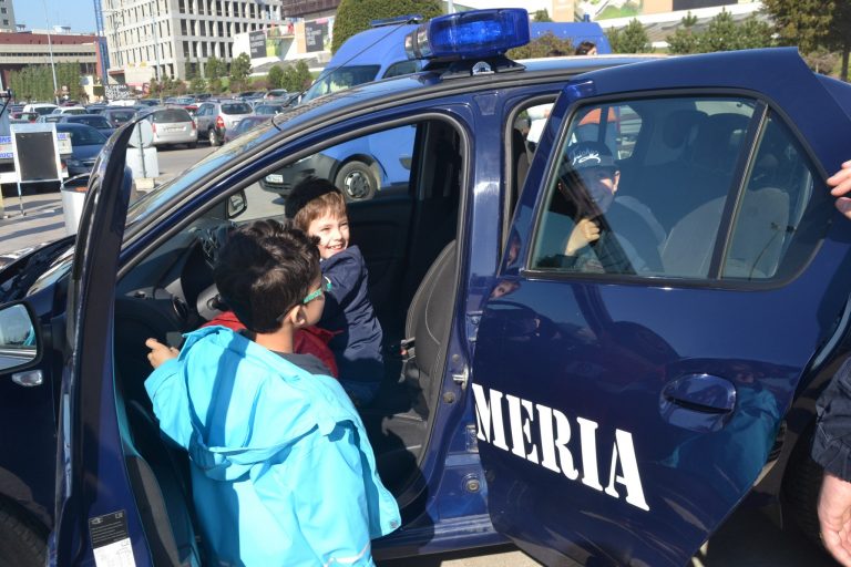 Jandarmii au petrecut momente de odihnă activă cu prietenii lor – copiii și vârstnicii