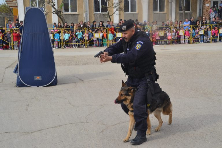 Sute de copii curioși din Timișoara atrași de Ziua Porților Deschise de la Jandarmerie FOTO-VIDEO