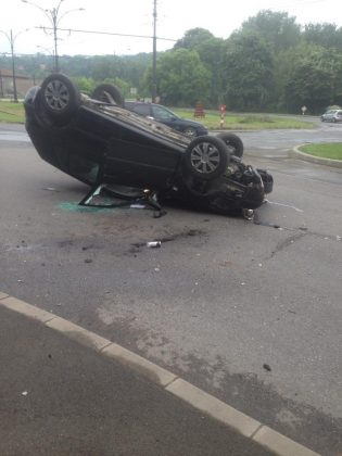 Cascadorie cu mașina, într-un oraș din Banat! Urmarea, s-a trezit cu roțile-n sus