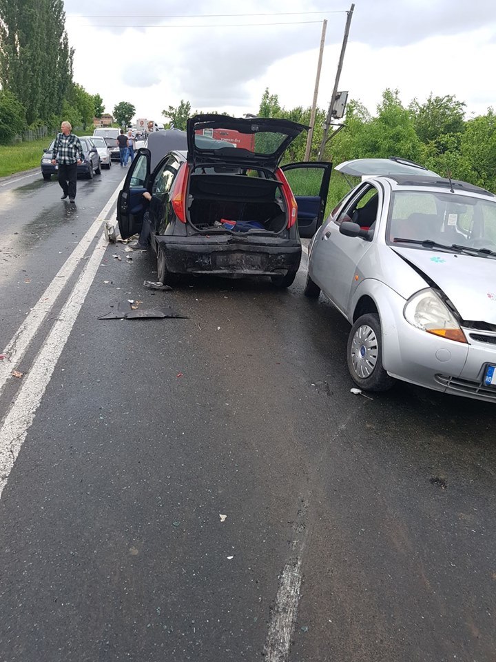 Cinci persoane rănite în urma unui accident rutier pe Calea Torontalului