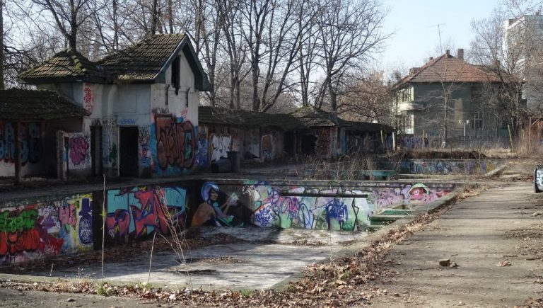 În toiul verii, se pune din nou pe tapet problema unei baze sportive părăginite, din centrul capitalei Banatului