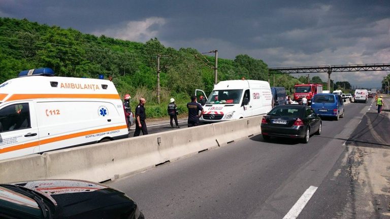 Loviți de un microbuz în vestul țării! Cine sunt victimele!